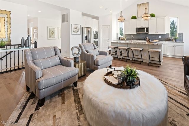 821 Colesbourne Circle, Uniontown, OH 44685