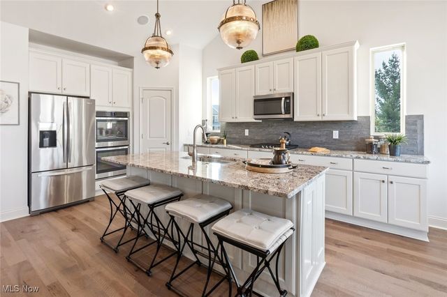 821 Colesbourne Circle, Uniontown, OH 44685