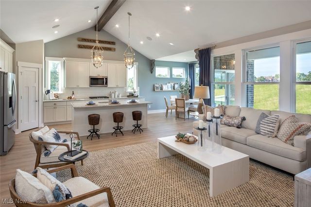 821 Colesbourne Circle, Uniontown, OH 44685