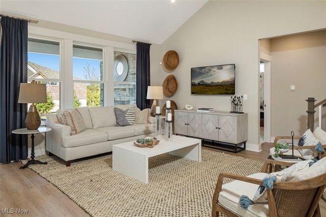 821 Colesbourne Circle, Uniontown, OH 44685