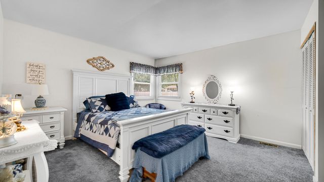 72 Maple Court, Hebron, IN 46341