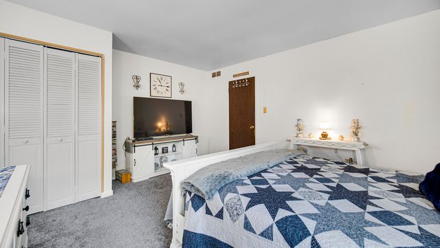 72 Maple Court, Hebron, IN 46341