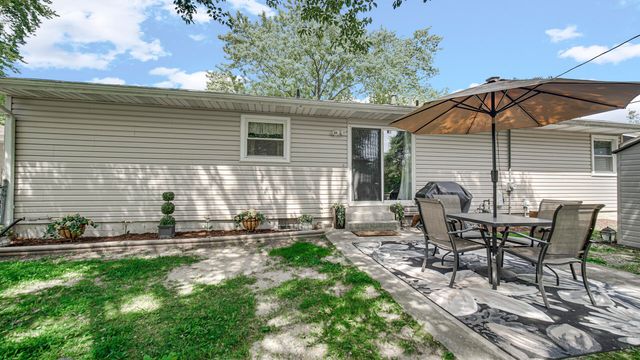72 Maple Court, Hebron, IN 46341