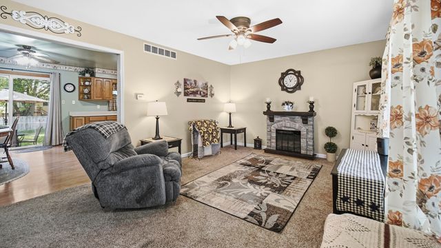 72 Maple Court, Hebron, IN 46341