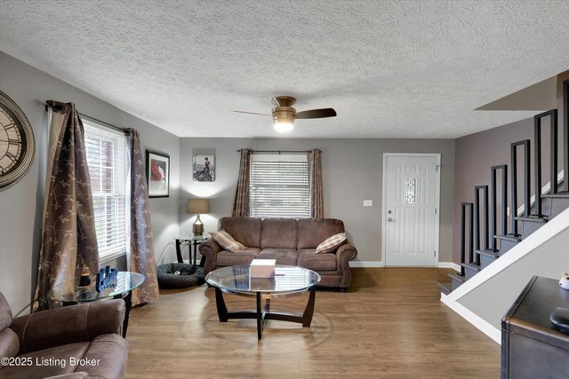 3220 Cardinal Ave, Shepherdsville, KY 40165