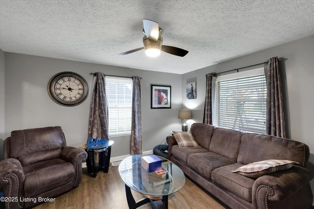 3220 Cardinal Ave, Shepherdsville, KY 40165