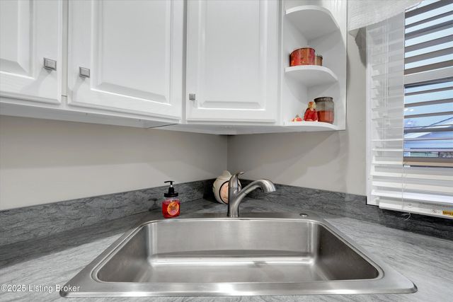 3220 Cardinal Ave, Shepherdsville, KY 40165