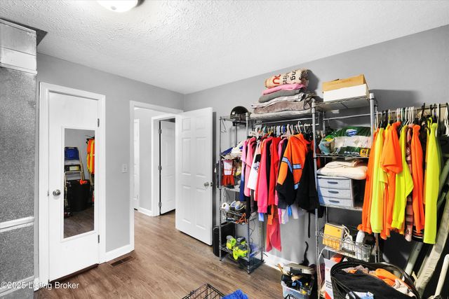 3220 Cardinal Ave, Shepherdsville, KY 40165