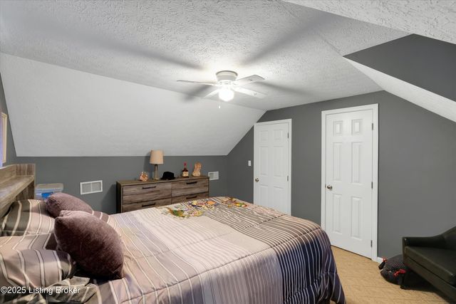 3220 Cardinal Ave, Shepherdsville, KY 40165