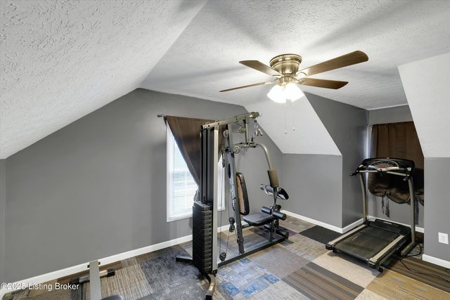 3220 Cardinal Ave, Shepherdsville, KY 40165