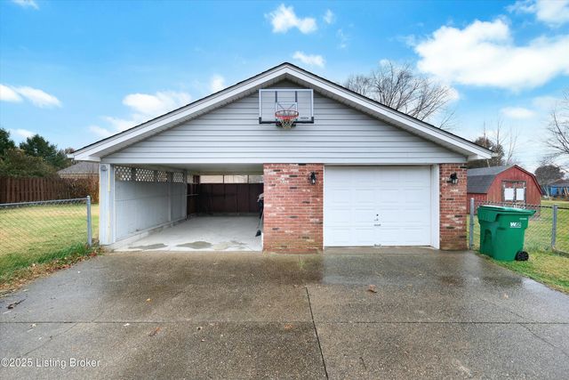 3220 Cardinal Ave, Shepherdsville, KY 40165