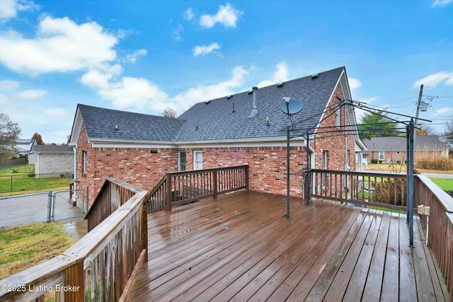 3220 Cardinal Ave, Shepherdsville, KY 40165