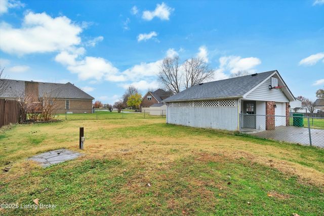 3220 Cardinal Ave, Shepherdsville, KY 40165