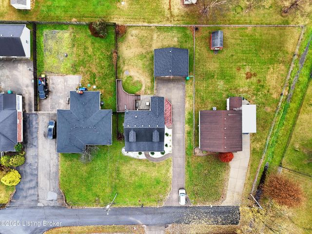 3220 Cardinal Ave, Shepherdsville, KY 40165