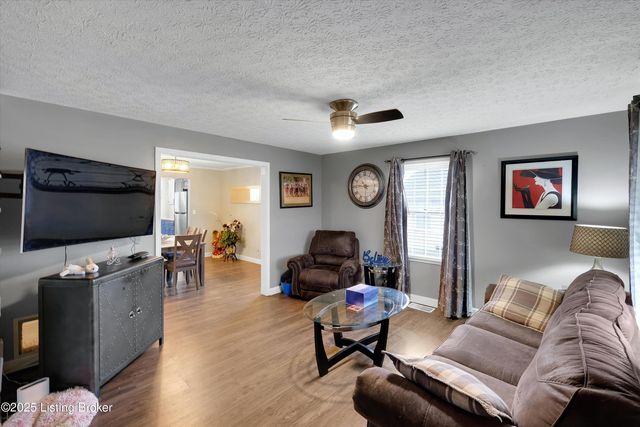 3220 Cardinal Ave, Shepherdsville, KY 40165