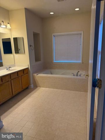 907 PLEASANT DR, Rockville, MD 20850