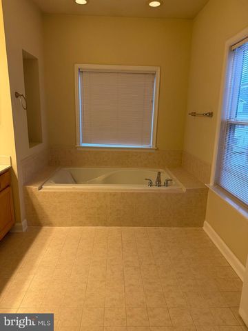 907 PLEASANT DR, Rockville, MD 20850