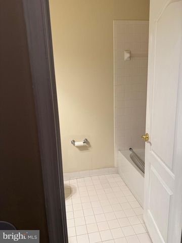 907 PLEASANT DR, Rockville, MD 20850