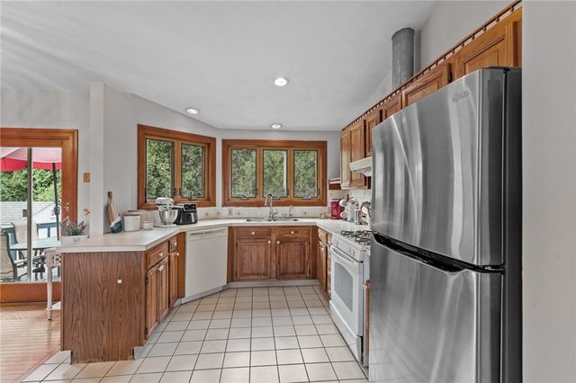 6 Island View Drive, Warwick, RI 02886