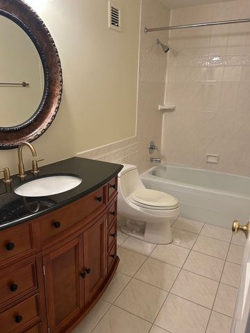 1 Oak Brook Club Drive A105, Oak Brook, IL 60523