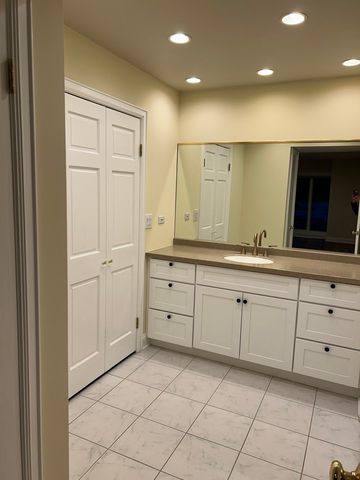 1 Oak Brook Club Drive A105, Oak Brook, IL 60523