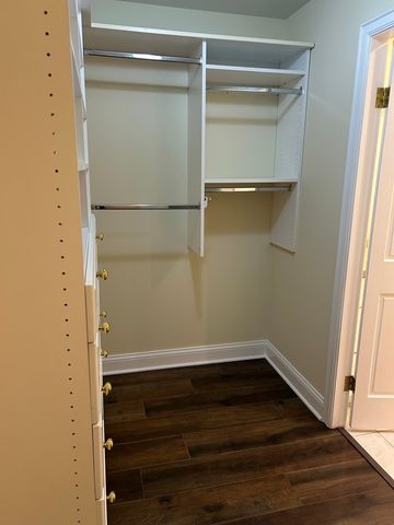 1 Oak Brook Club Drive A105, Oak Brook, IL 60523