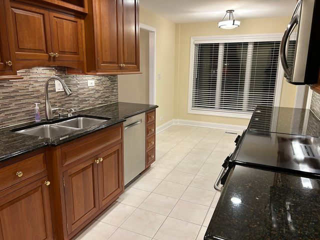 1 Oak Brook Club Drive A105, Oak Brook, IL 60523