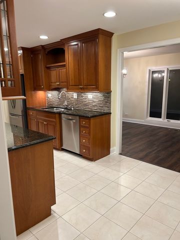 1 Oak Brook Club Drive A105, Oak Brook, IL 60523