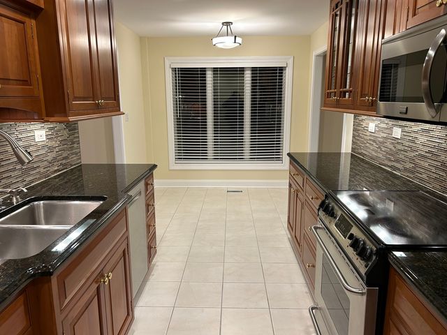 1 Oak Brook Club Drive A105, Oak Brook, IL 60523