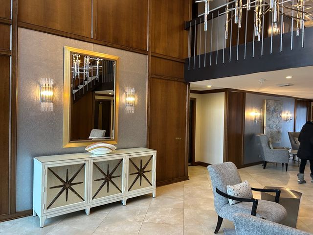 1 Oak Brook Club Drive A105, Oak Brook, IL 60523