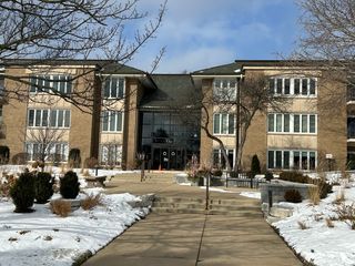 1 Oak Brook Club Drive A105, Oak Brook, IL 60523