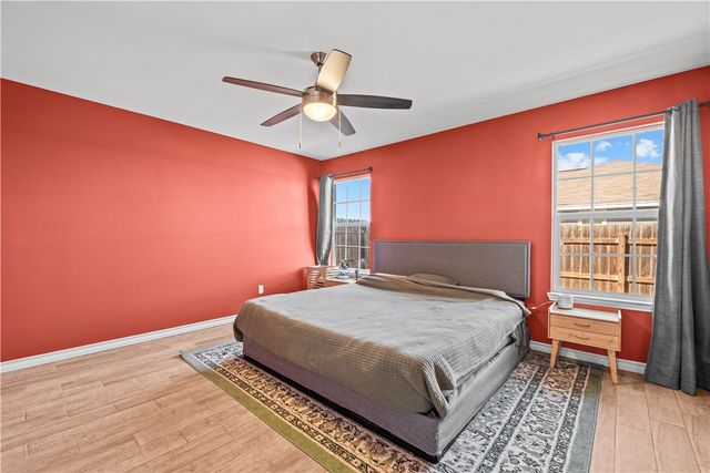 105 Atkinson Dr, Orange Grove, TX 78372