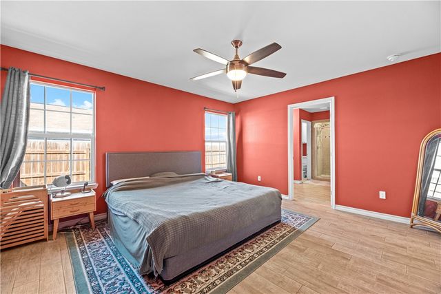 105 Atkinson Dr, Orange Grove, TX 78372