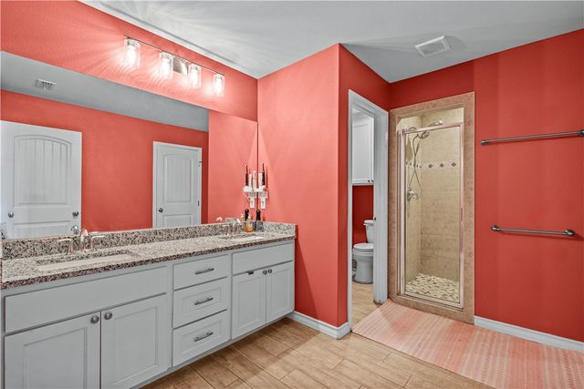 105 Atkinson Dr, Orange Grove, TX 78372