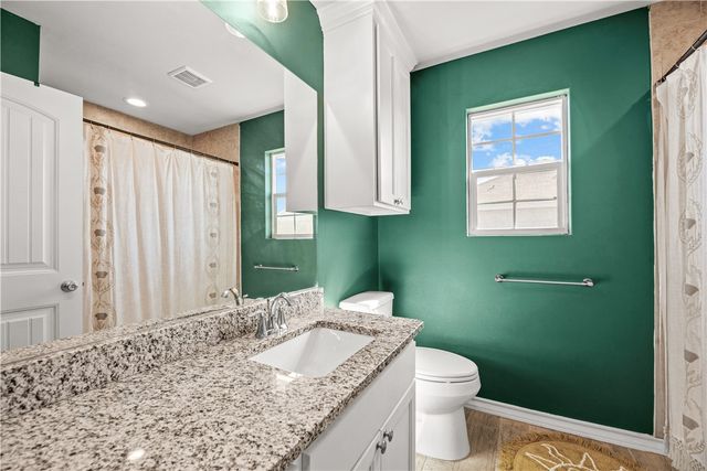 105 Atkinson Dr, Orange Grove, TX 78372