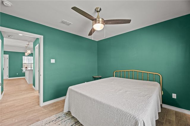 105 Atkinson Dr, Orange Grove, TX 78372