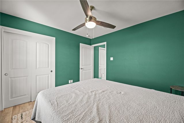 105 Atkinson Dr, Orange Grove, TX 78372