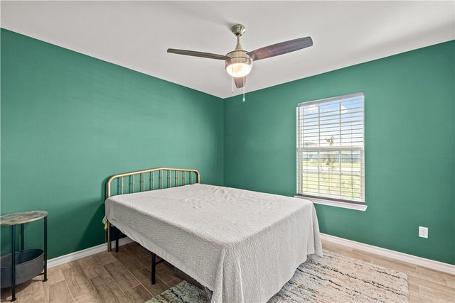 105 Atkinson Dr, Orange Grove, TX 78372