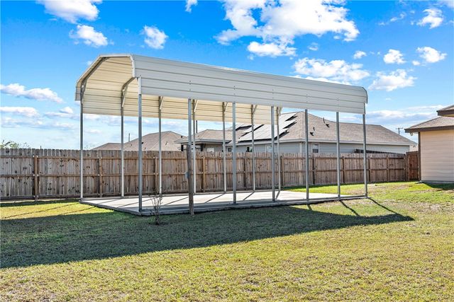 105 Atkinson Dr, Orange Grove, TX 78372