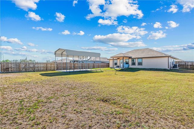 105 Atkinson Dr, Orange Grove, TX 78372