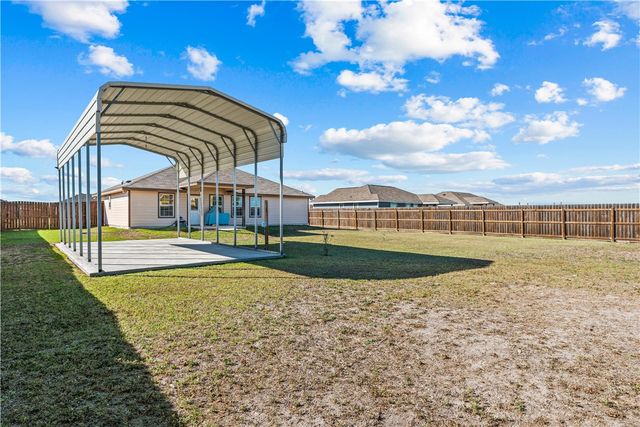 105 Atkinson Dr, Orange Grove, TX 78372