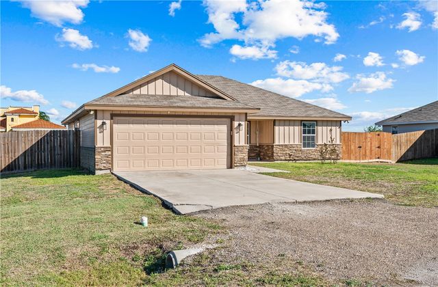 105 Atkinson Dr, Orange Grove, TX 78372