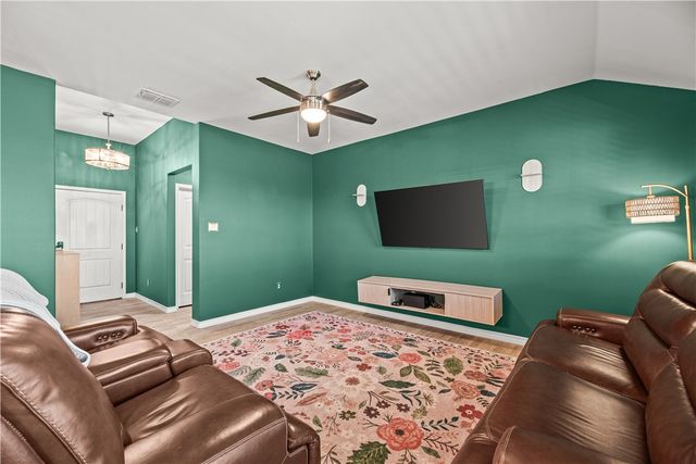 105 Atkinson Dr, Orange Grove, TX 78372