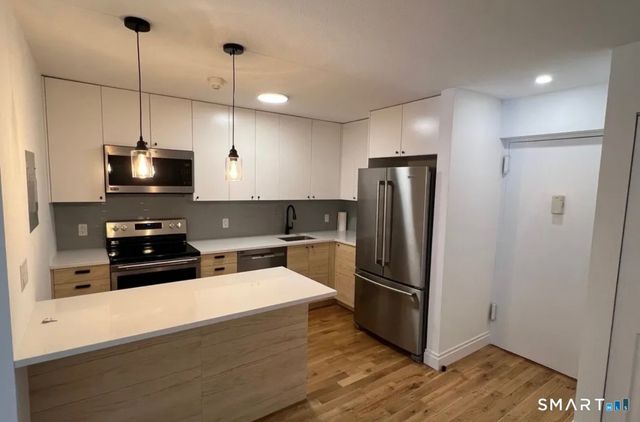 67 Balance Rock Road APT 7, Seymour, CT 06483