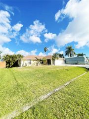 357 NE Gulfstream Ave -, Port St. Lucie, FL 34983
