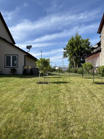 1304 W Garfield AVENUE, Milwaukee, WI 53205