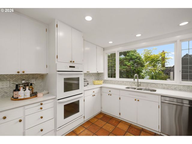 1708 Sw HAWTHORNE Ter, Portland, OR 97201
