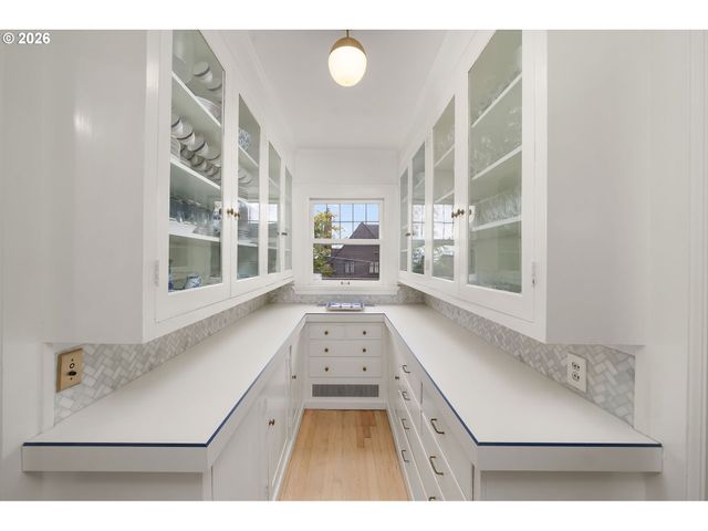 1708 Sw HAWTHORNE Ter, Portland, OR 97201