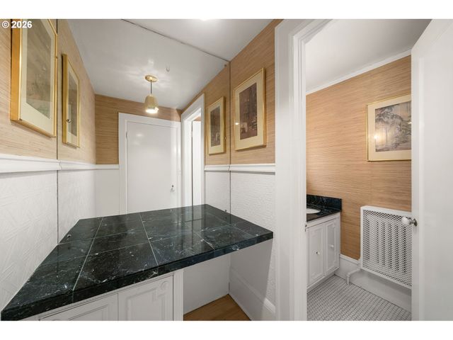 1708 Sw HAWTHORNE Ter, Portland, OR 97201