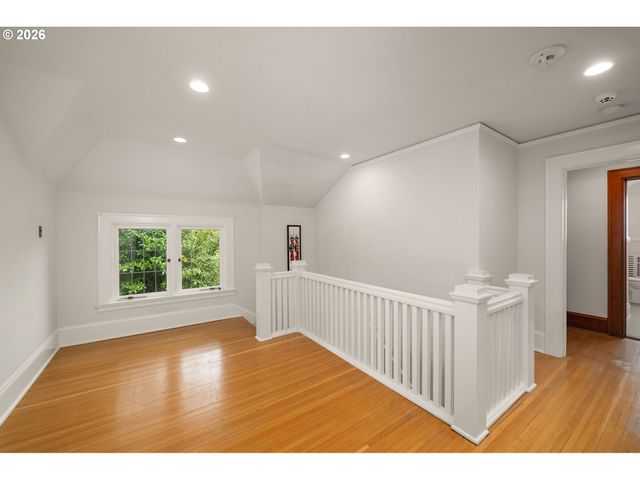 1708 Sw HAWTHORNE Ter, Portland, OR 97201